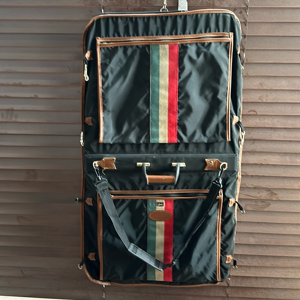 Lark Garment Bag